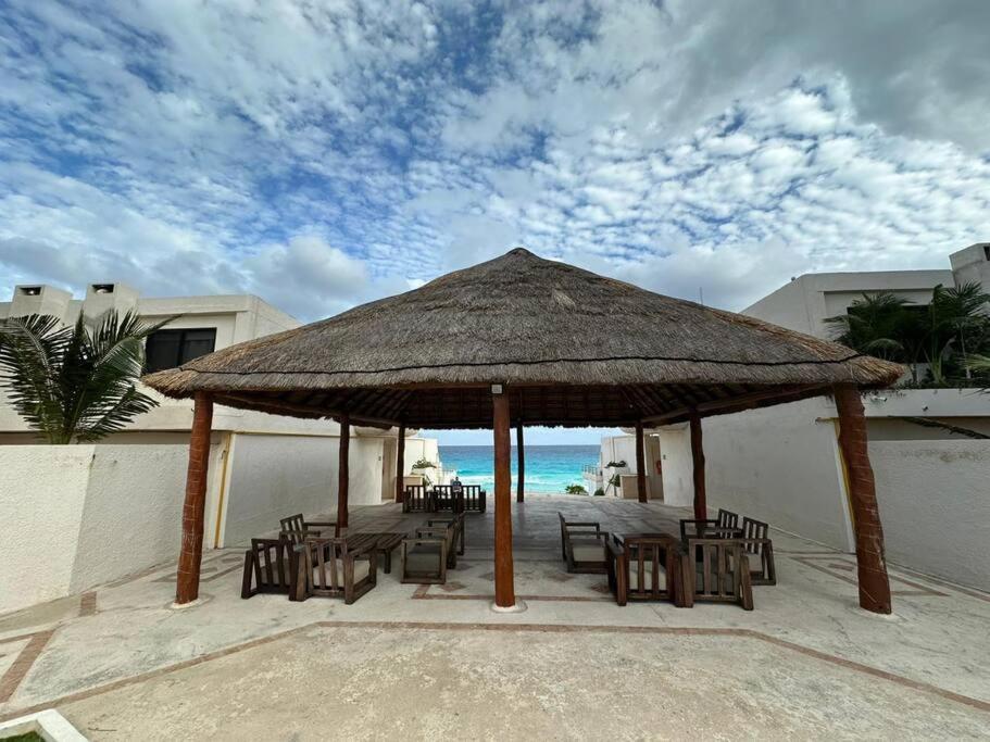 Amazing Beachfront Apartment Cancún Eksteriør bilde